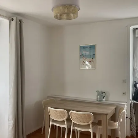 With Parking In Center Lägenhet