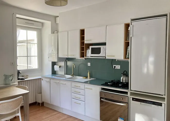 דירה With Parking In Center