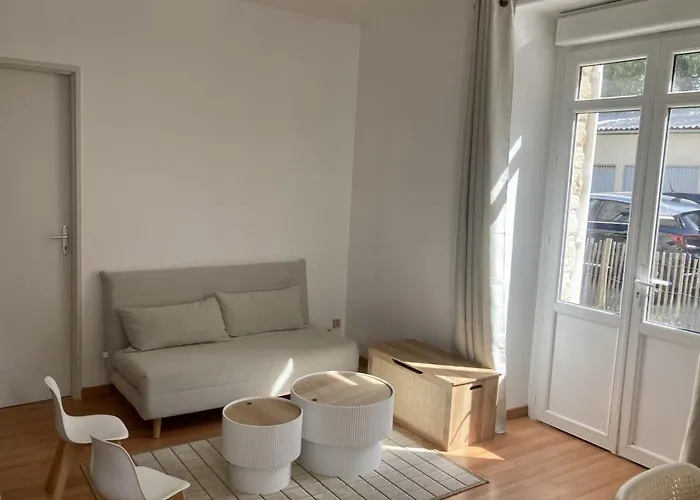 דירה With Parking In Center פורנישי